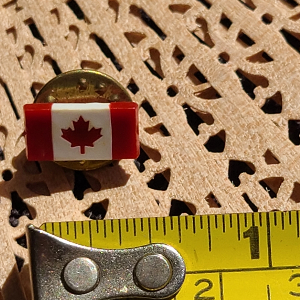 Canadian Flag Pin Maple Leaf - Picture 3 of 8